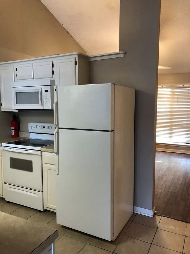 1713 Jasper Ave - Photo 2 of 16