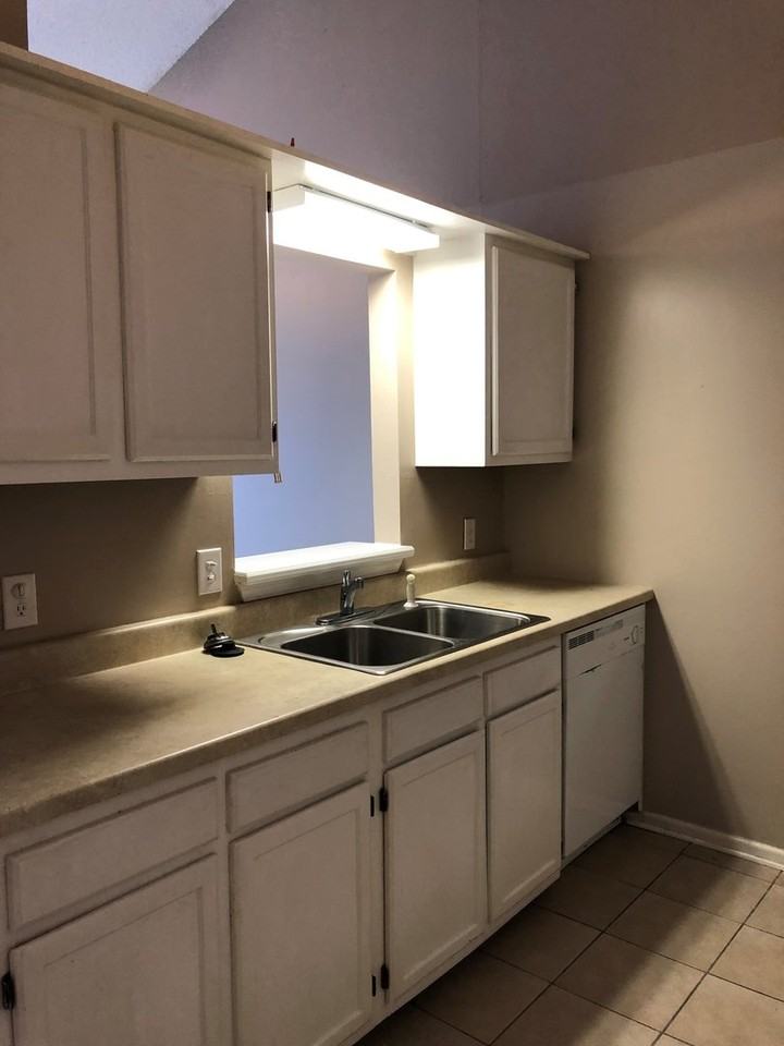 1713 Jasper Ave - Photo 5 of 16