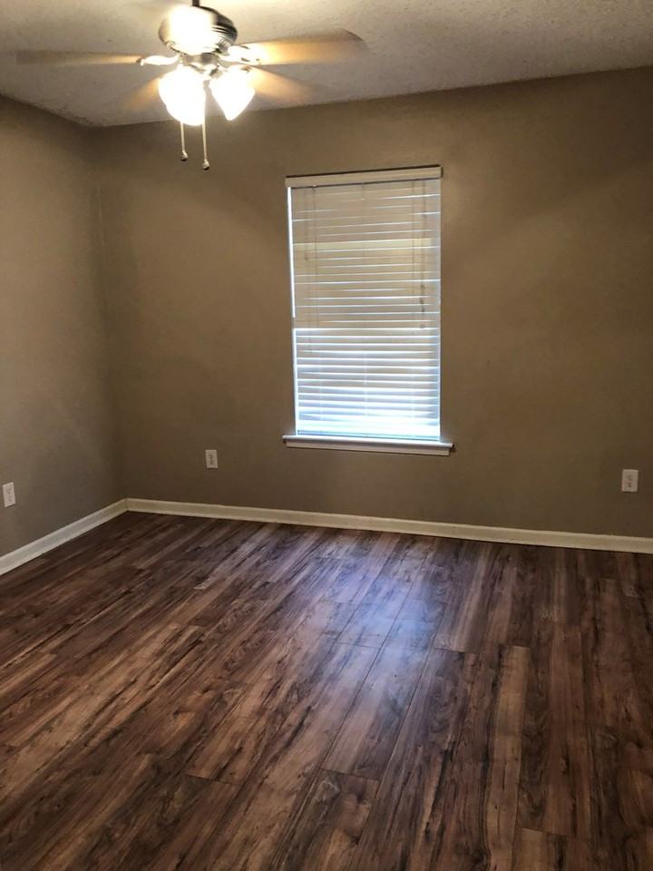 1713 Jasper Ave - Photo 6 of 16