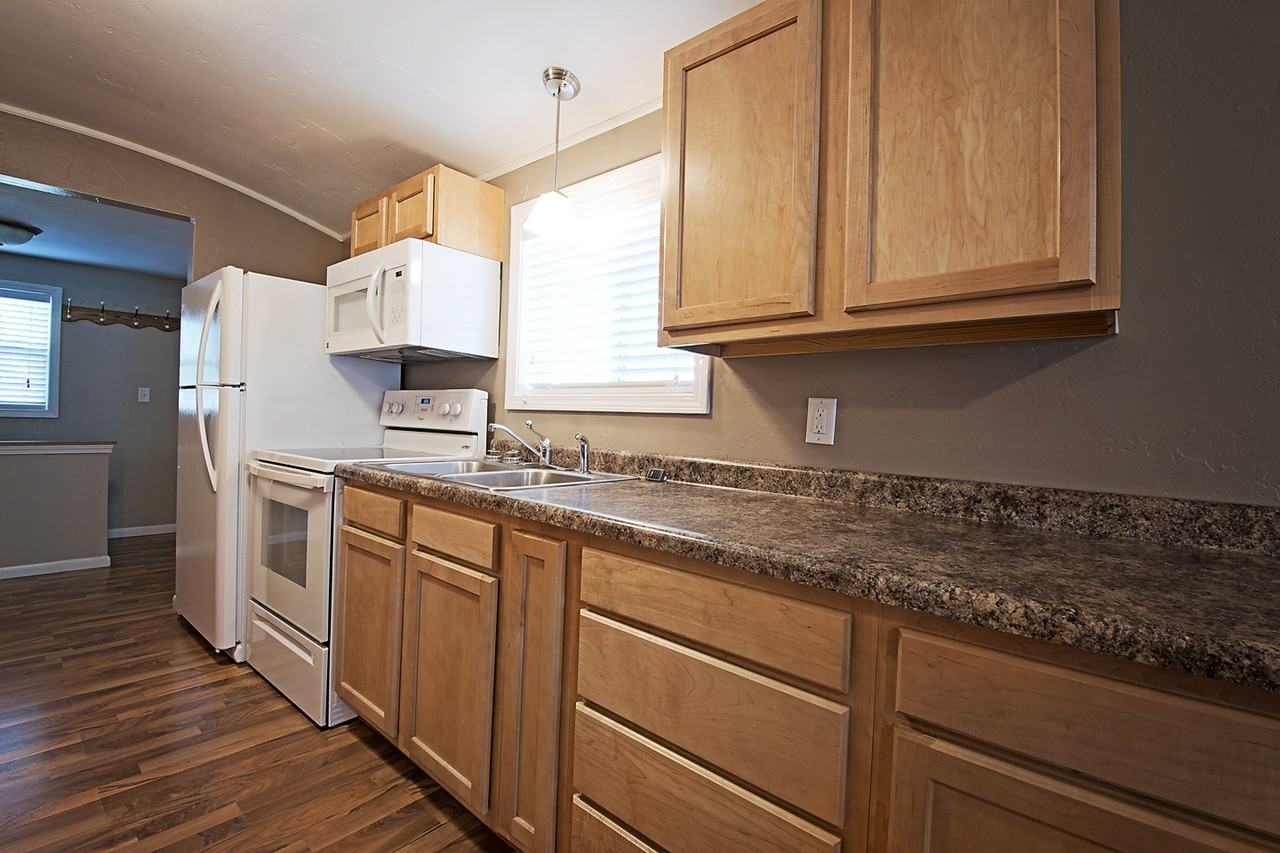105 18th St Se - Photo 5 of 11