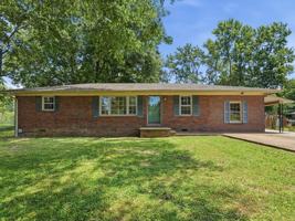 featured image of 704 Jackson Dr