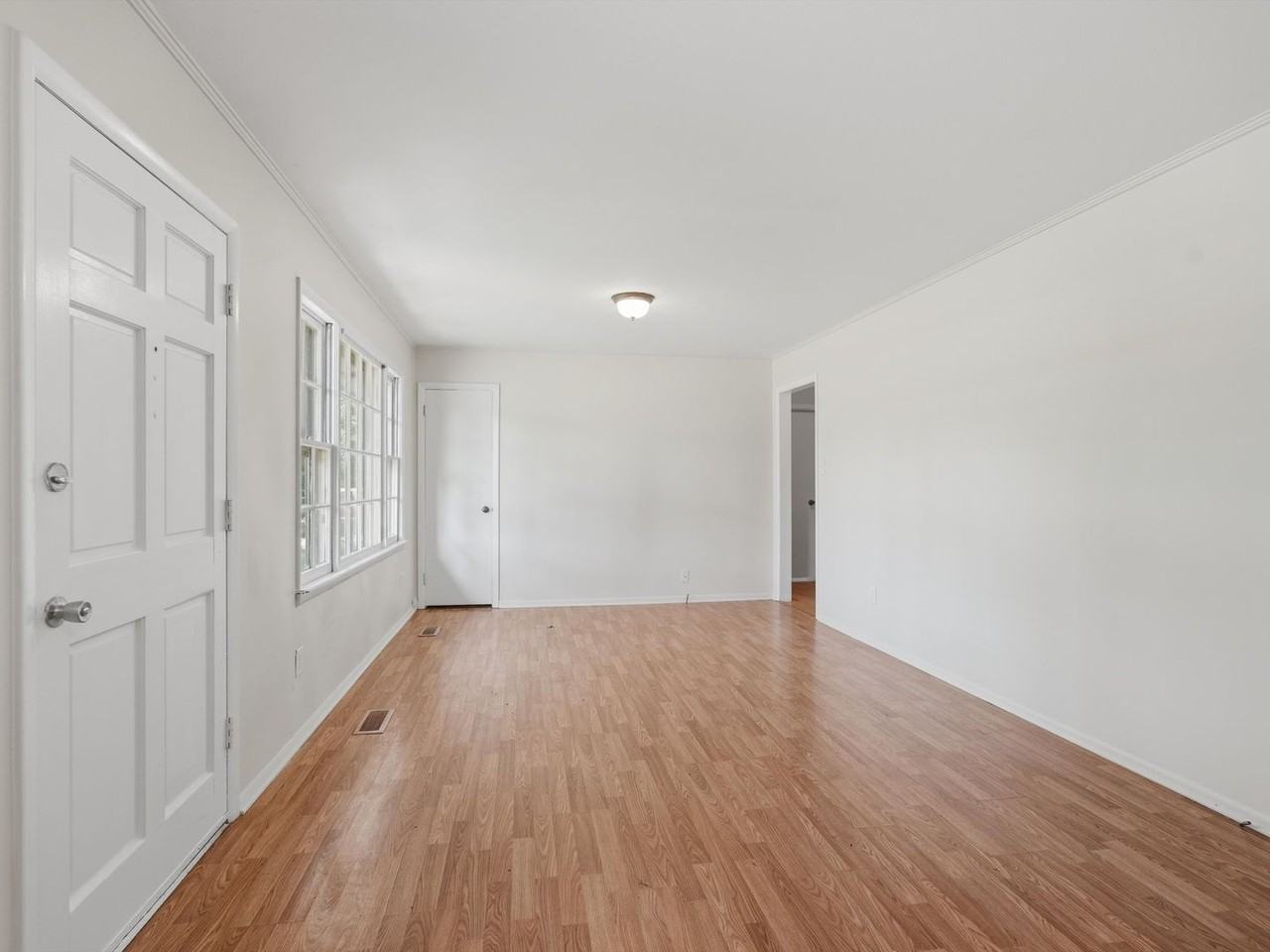 704 Jackson Dr - Photo 4 of 25