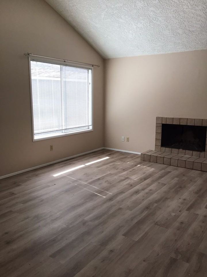 13105 Ne 5th St - Photo 3 of 24