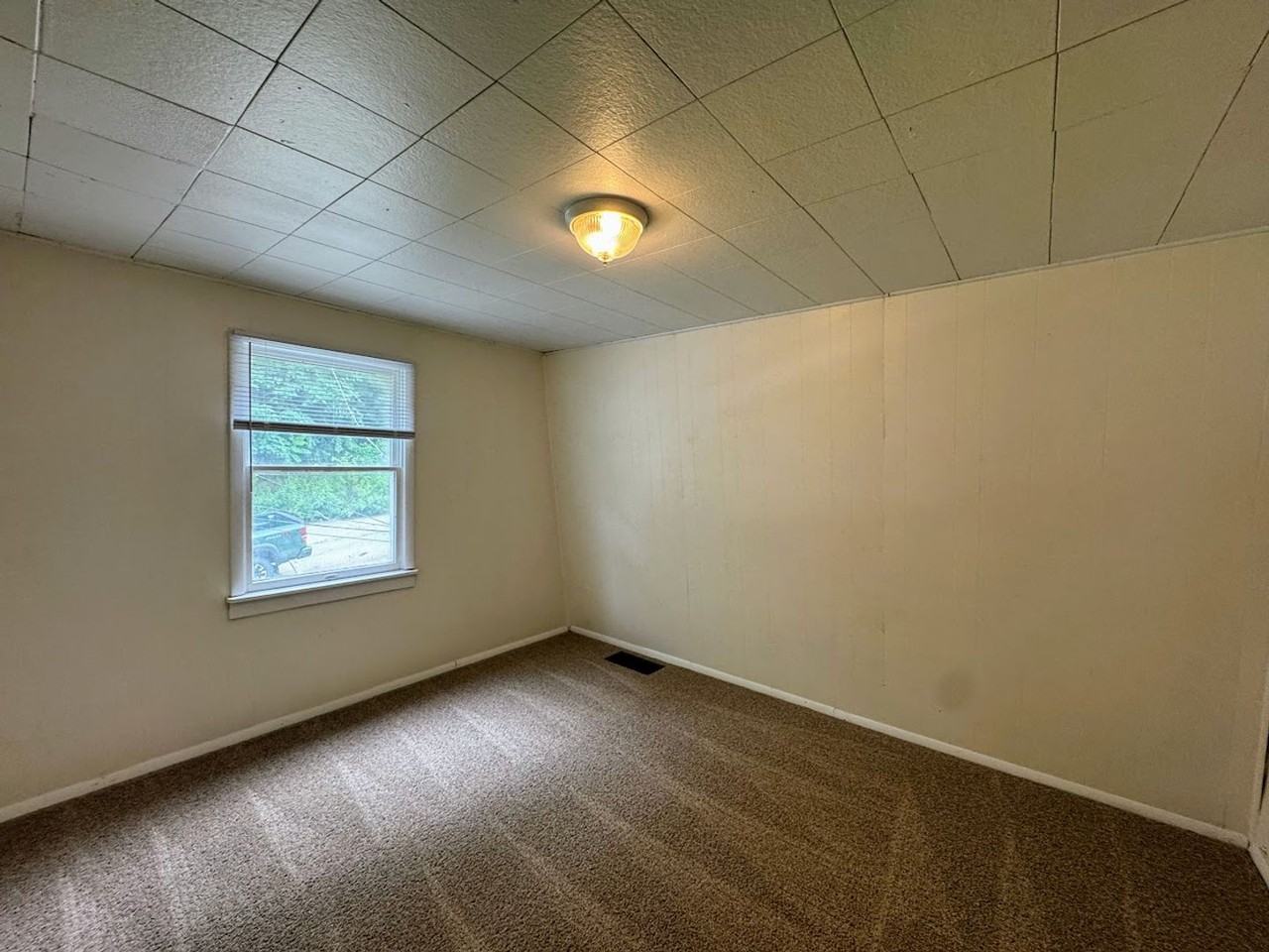 647 5th St - Photo 2 of 8