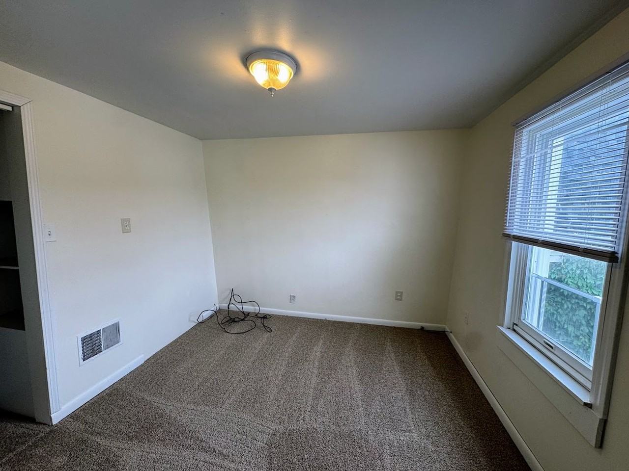 647 5th St - Photo 4 of 8