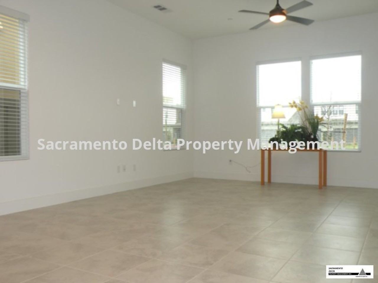 133 Fonseca St - Photo 3 of 12