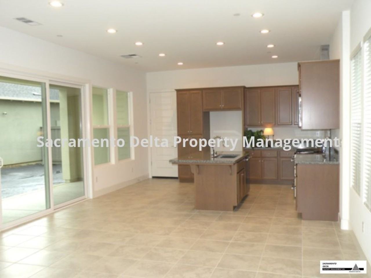 133 Fonseca St - Photo 4 of 12
