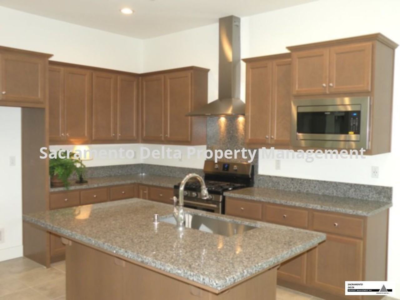 133 Fonseca St - Photo 5 of 12
