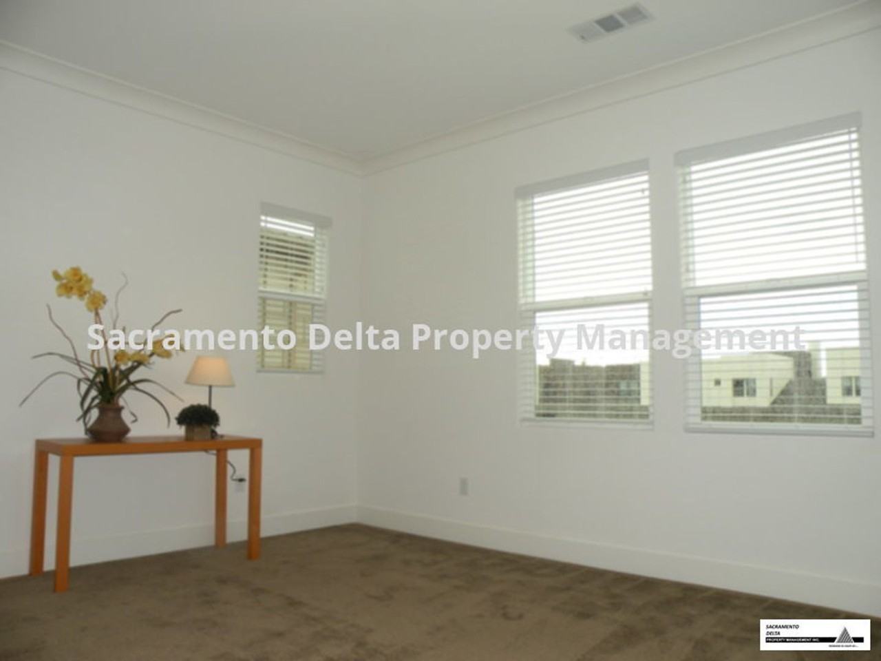 133 Fonseca St - Photo 7 of 12