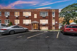 featured image of 1307 Calumet Ave