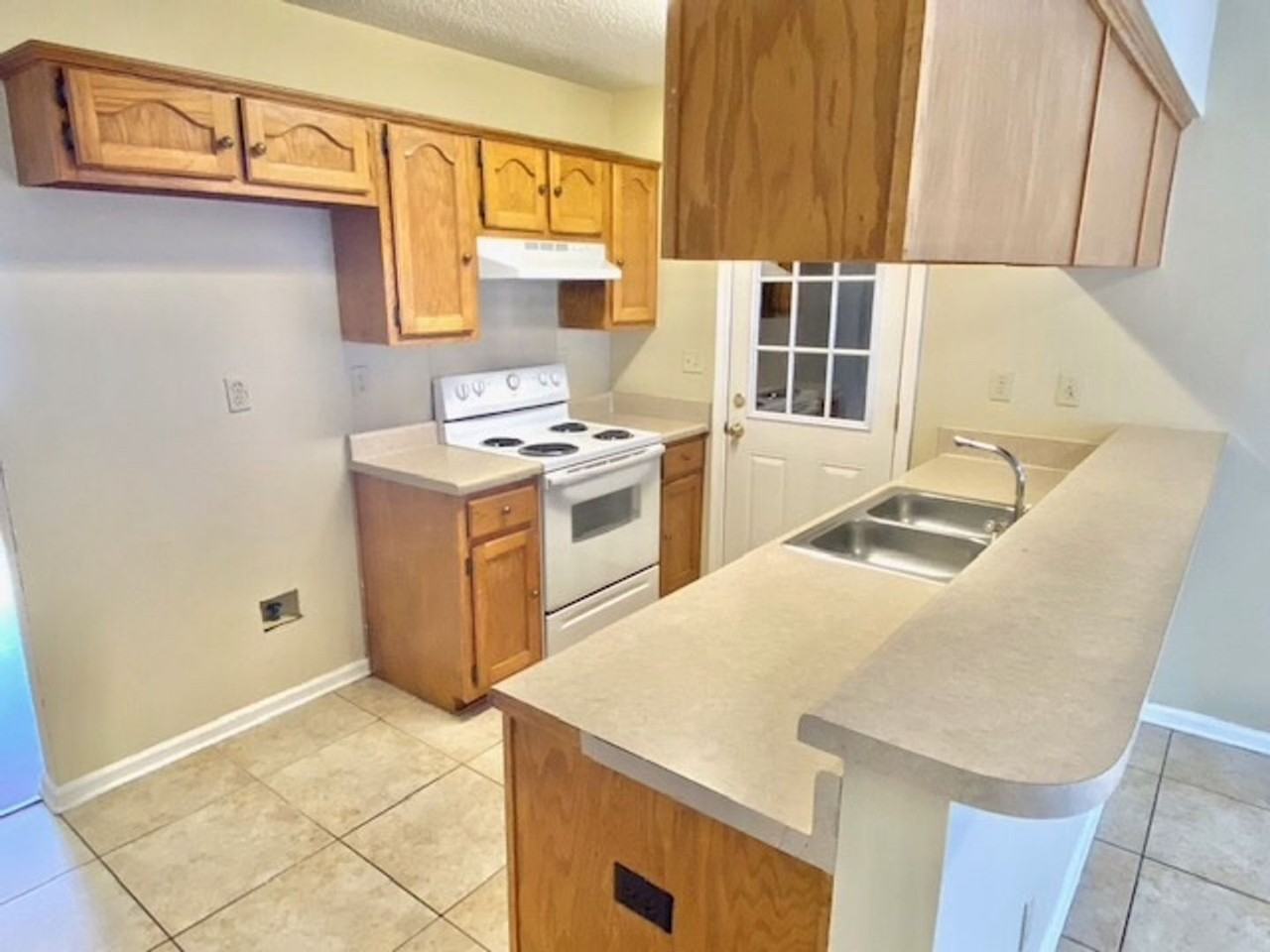 5435 Gardendale St - Photo 4 of 14