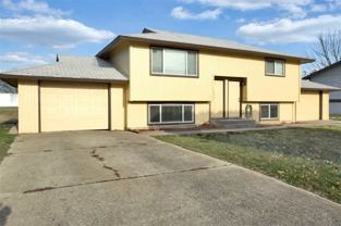 Augusta Ave, Duplex - Photo 1 of 1