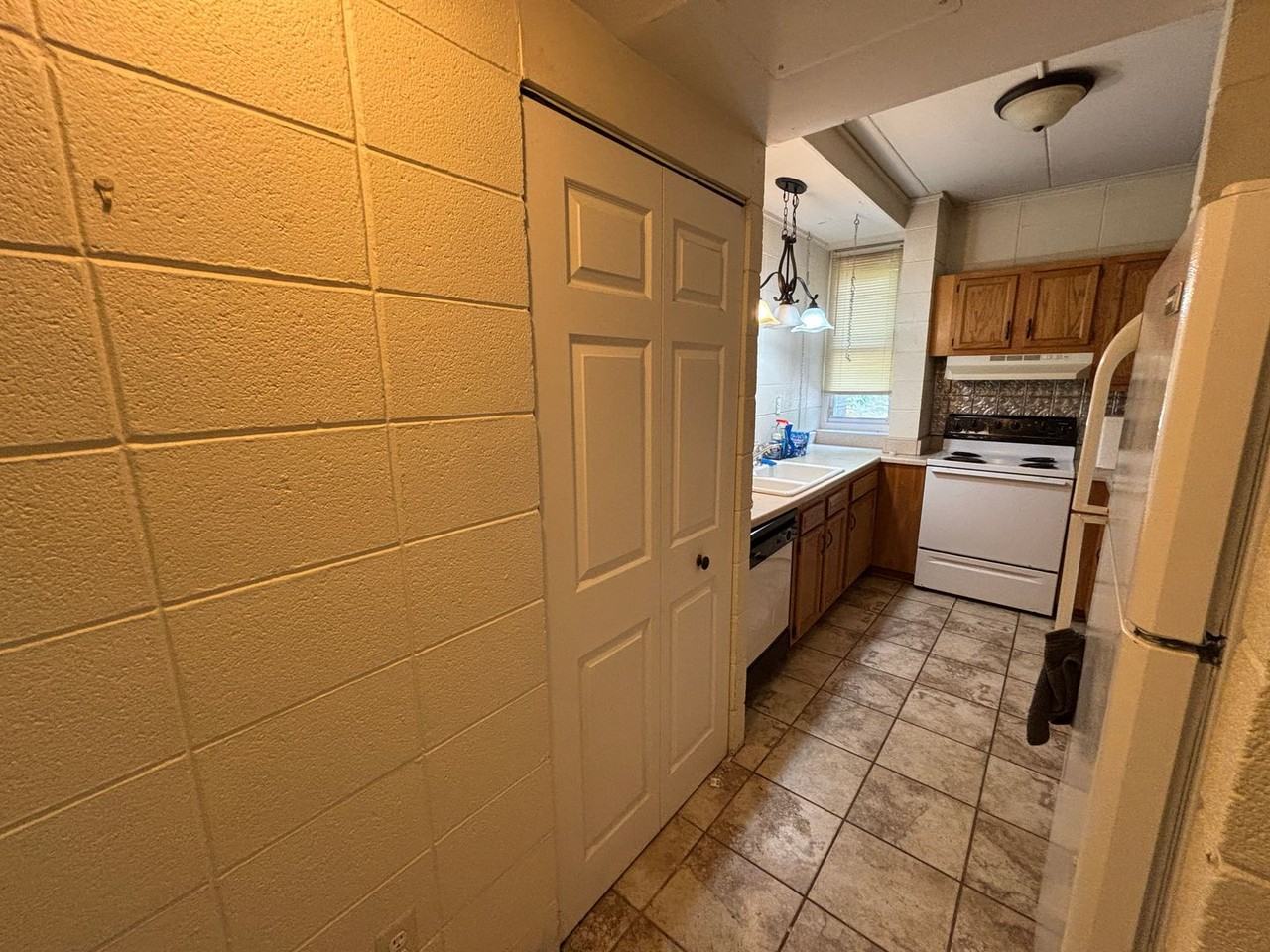 900 Brightwood Manor Dr #B4 - Photo 3 of 20