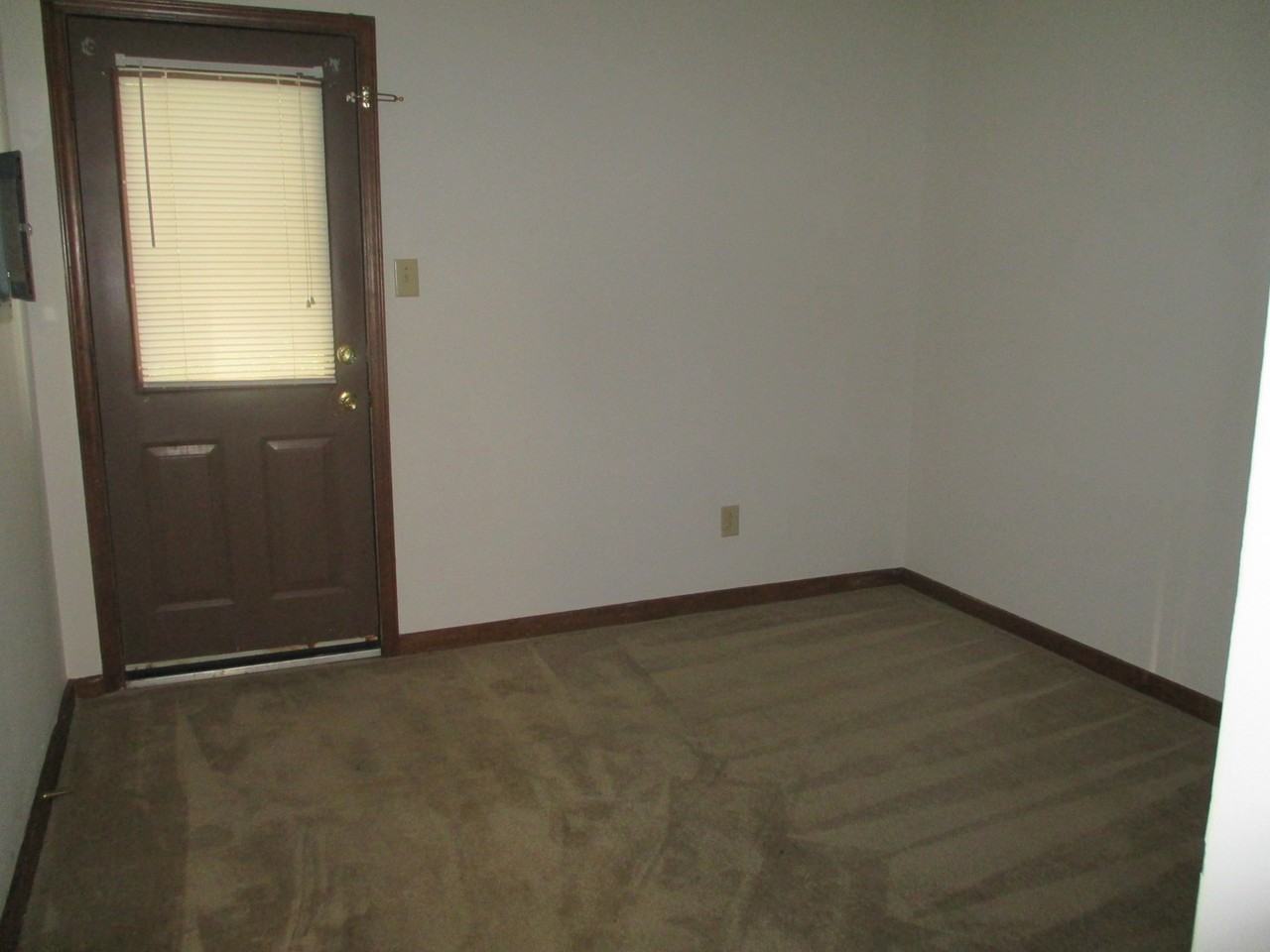 1554 College Way - Photo 5 of 7