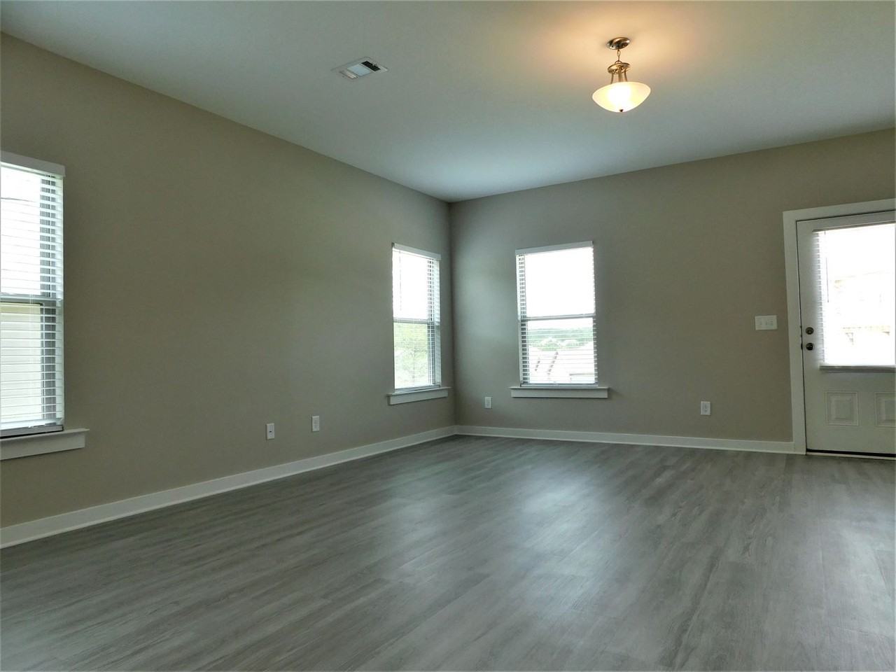 15537 Crimson Ridge Cir - Photo 4 of 21