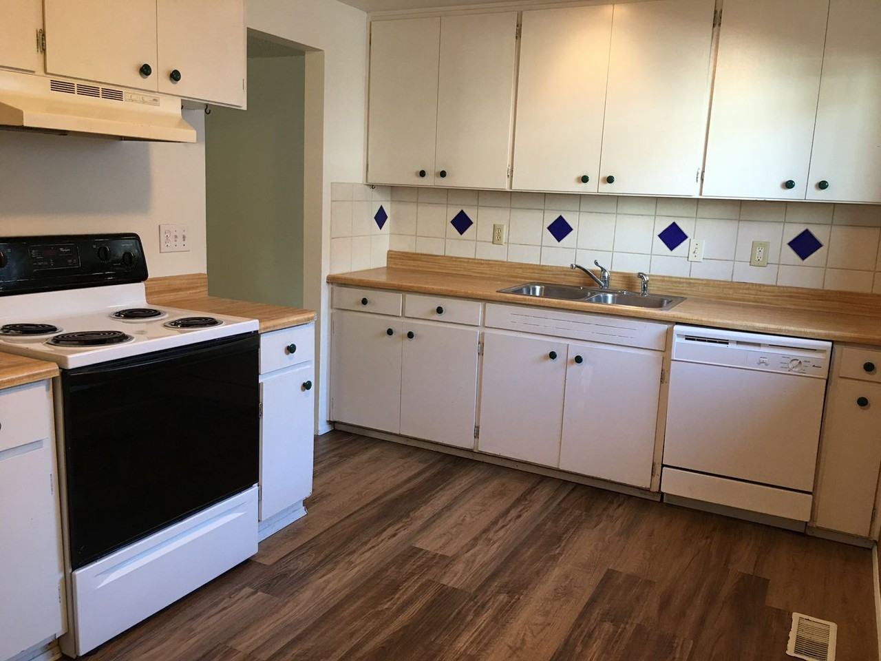 1343 9th St - Photo 5 of 17