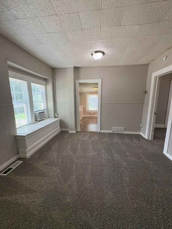 1913 S Gold St - Photo 6 of 14