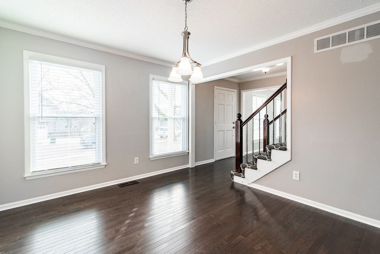 15704 Outlook St - Photo 4 of 44