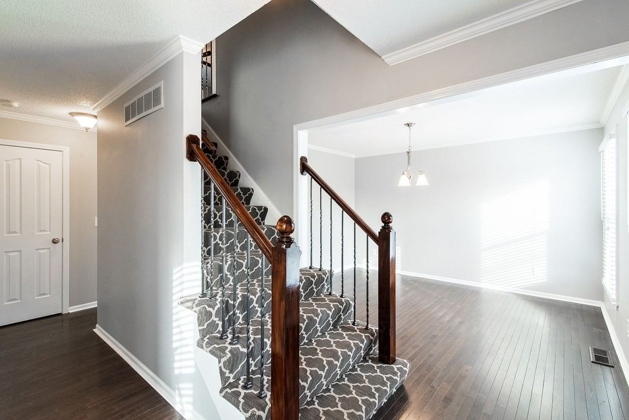 15704 Outlook St - Photo 5 of 44