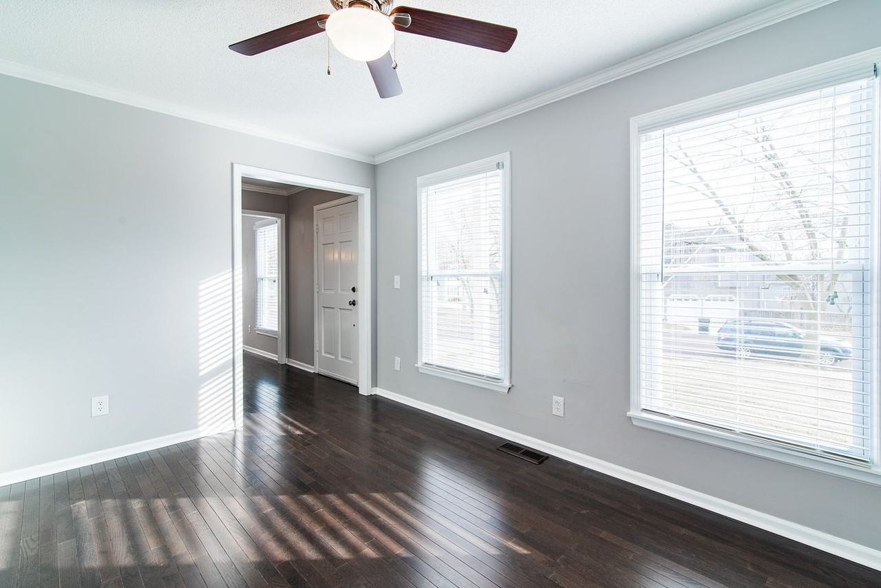 15704 Outlook St - Photo 7 of 44