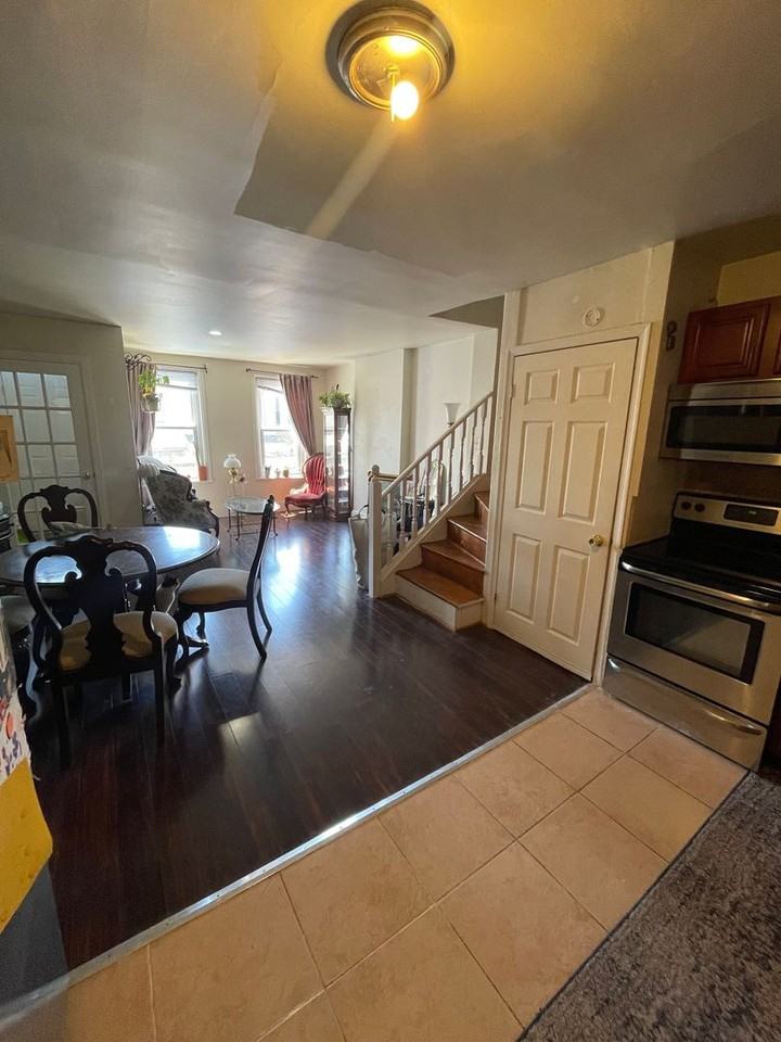 4523 Saint Davids St - Photo 3 of 15