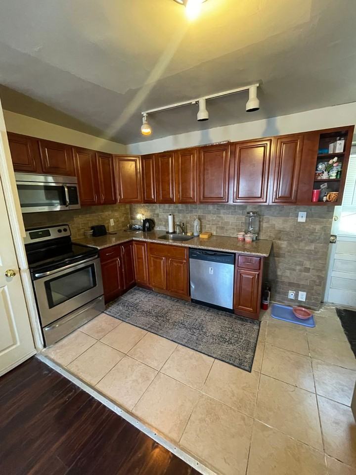 4523 Saint Davids St - Photo 4 of 15