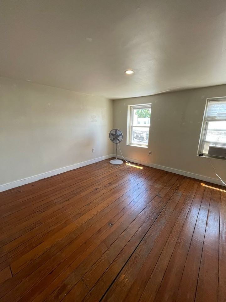 4523 Saint Davids St - Photo 5 of 15