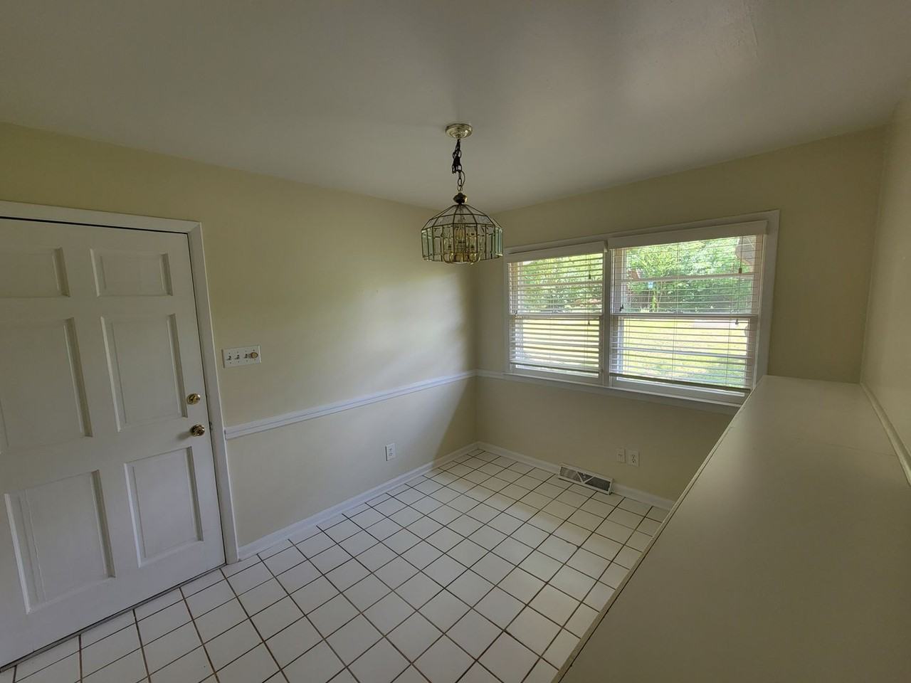 3023 Robin Hood Dr - Photo 4 of 12