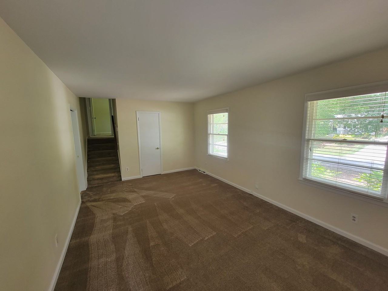 3023 Robin Hood Dr - Photo 5 of 12