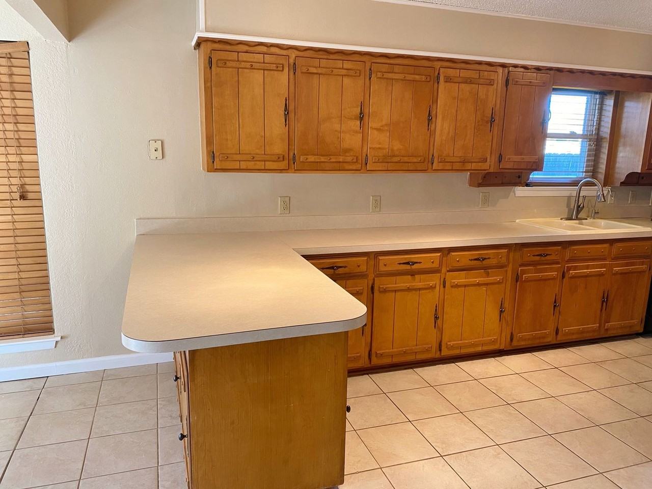 6128 Cliffside Dr - Photo 7 of 31