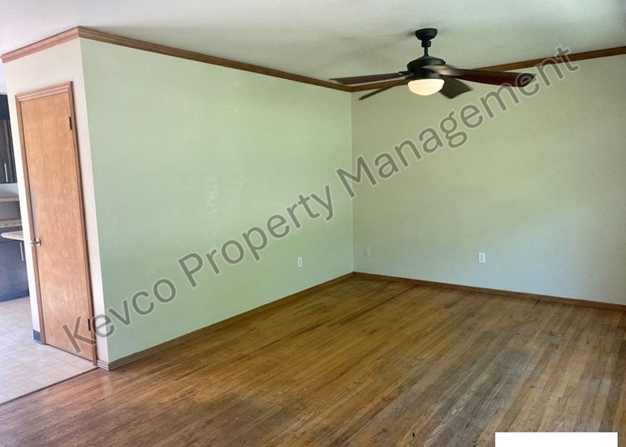 1400 Hillcrest Dr - Photo 3 of 27