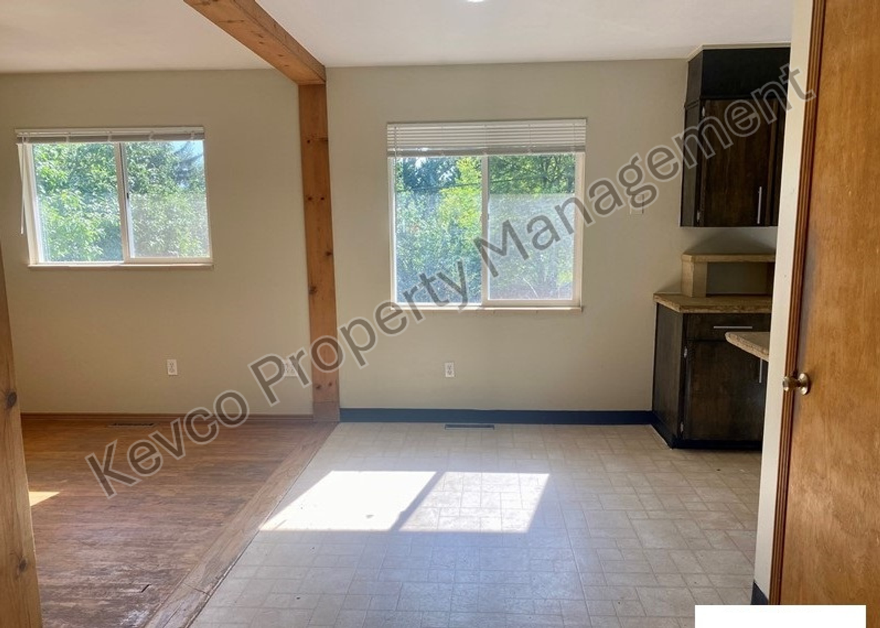 1400 Hillcrest Dr - Photo 4 of 27