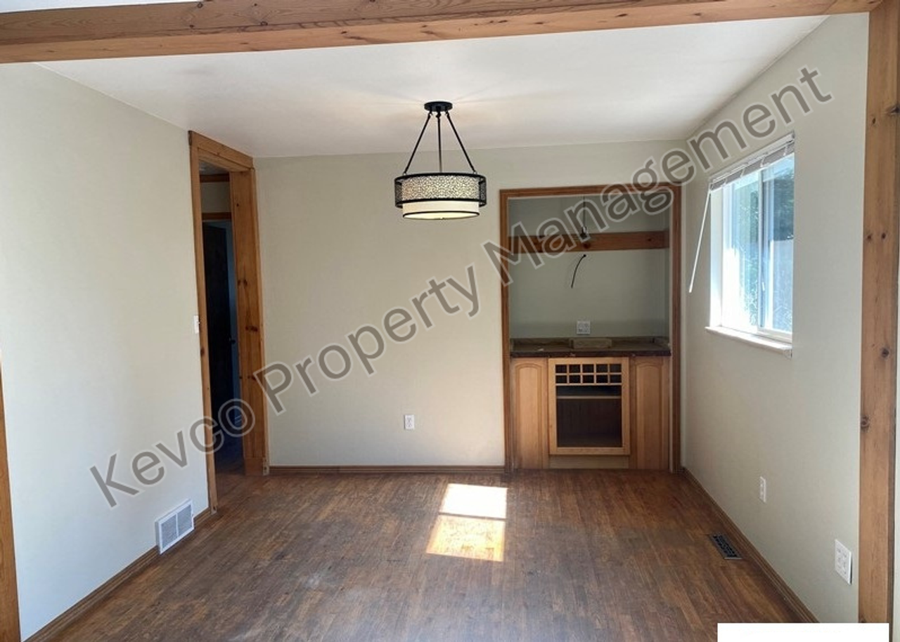 1400 Hillcrest Dr - Photo 5 of 27
