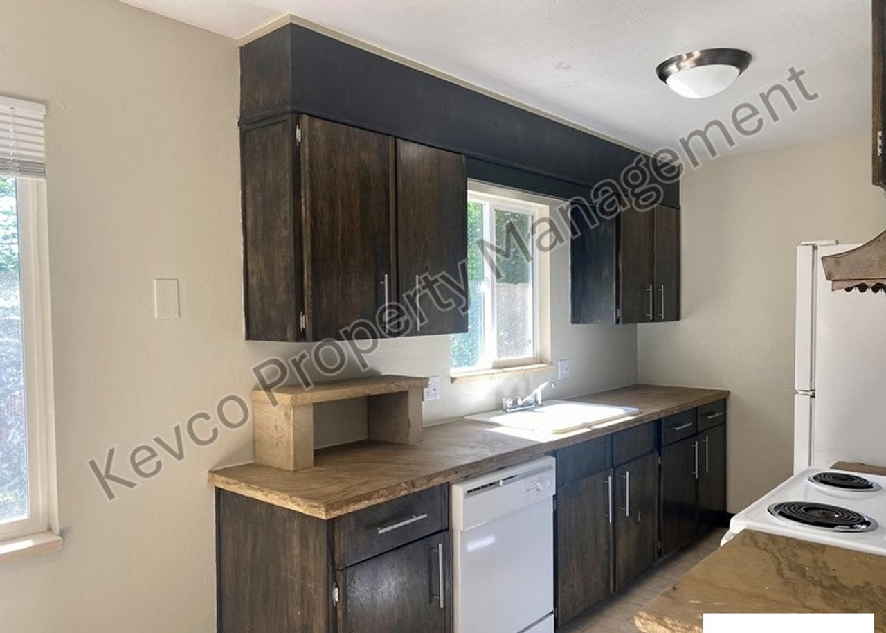 1400 Hillcrest Dr - Photo 6 of 27