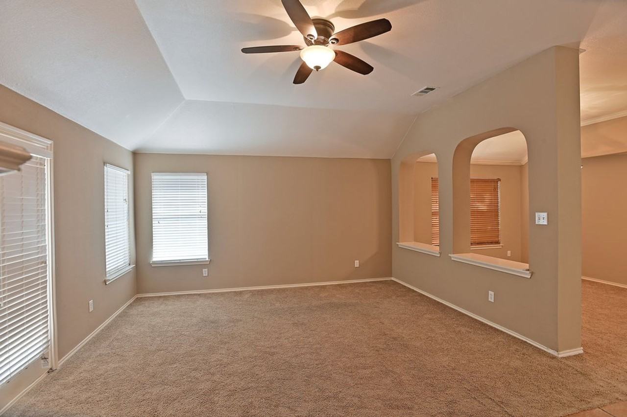 1073 Red Hawk Dr - Photo 3 of 29
