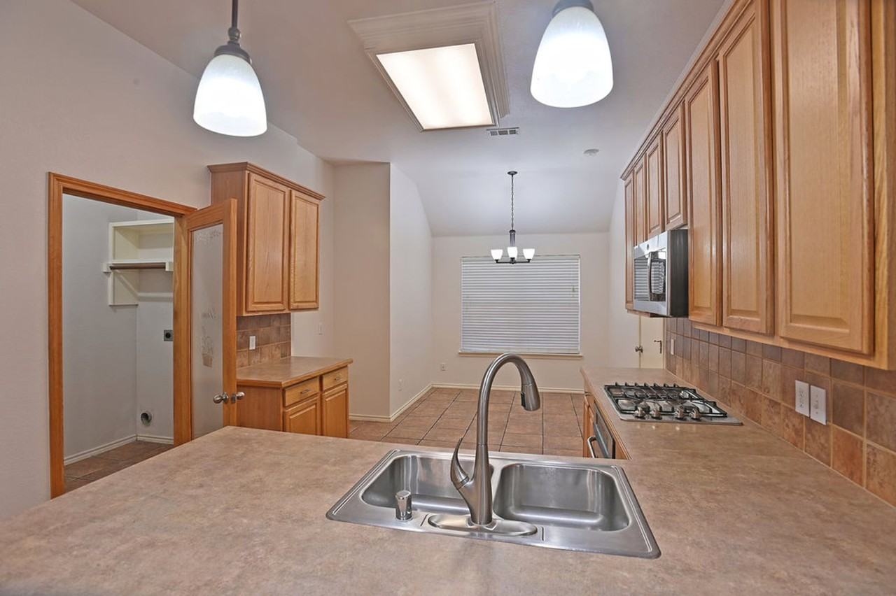 1073 Red Hawk Dr - Photo 6 of 29