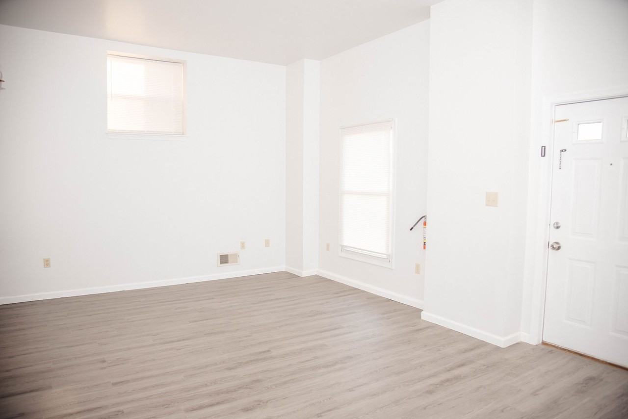 33 E Park St - Photo 3 of 20