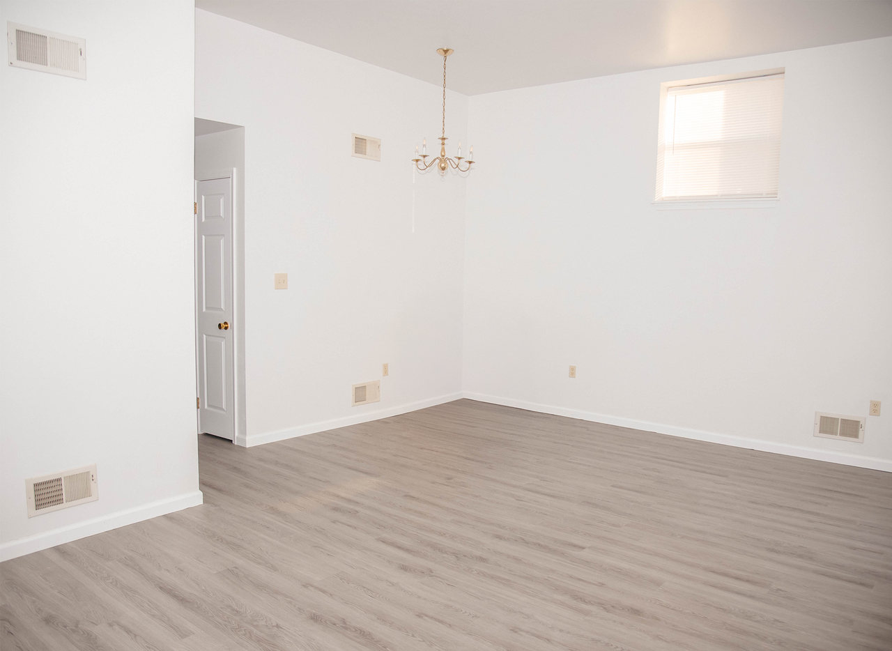 33 E Park St - Photo 4 of 20