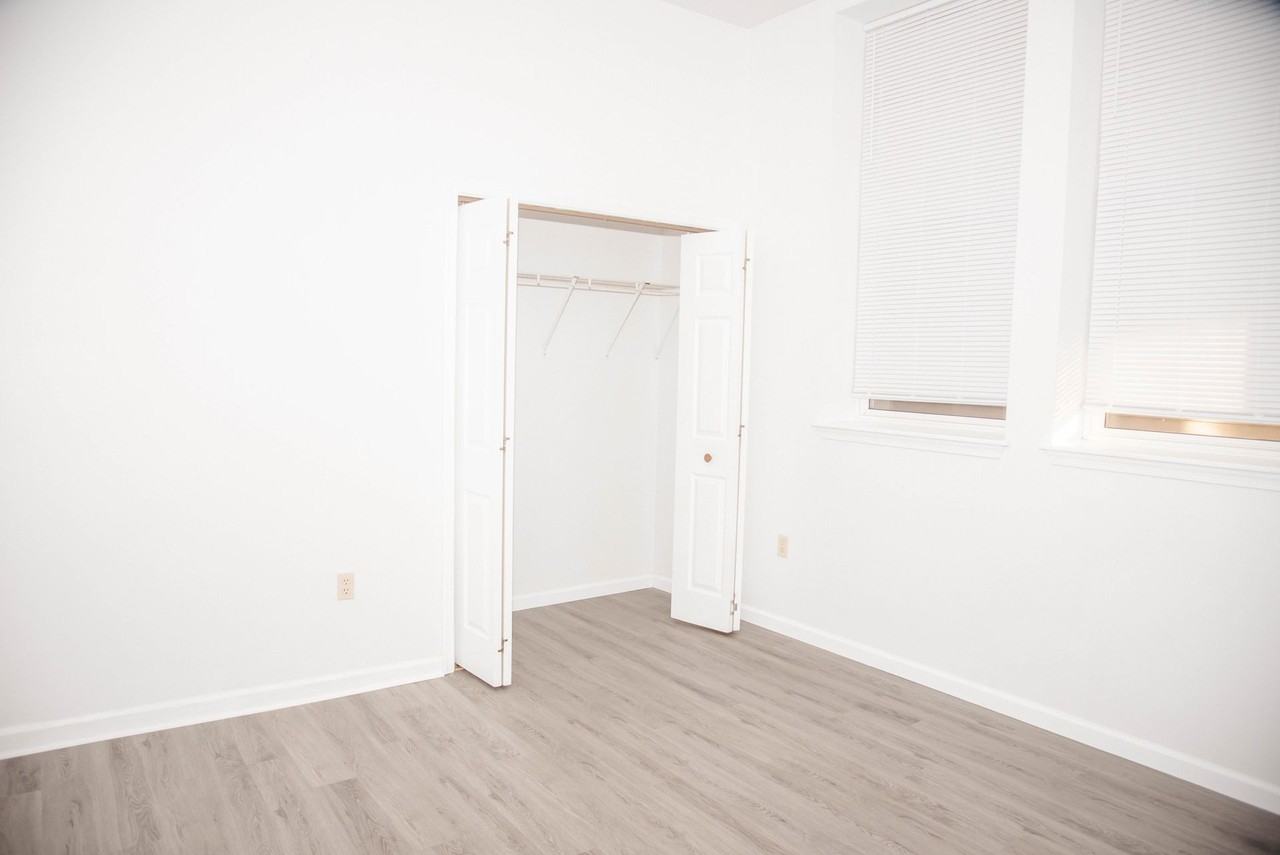33 E Park St - Photo 7 of 20