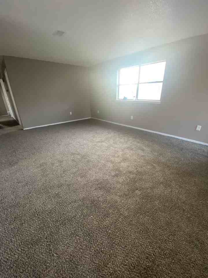 2620 Se 46th St - Photo 5 of 14