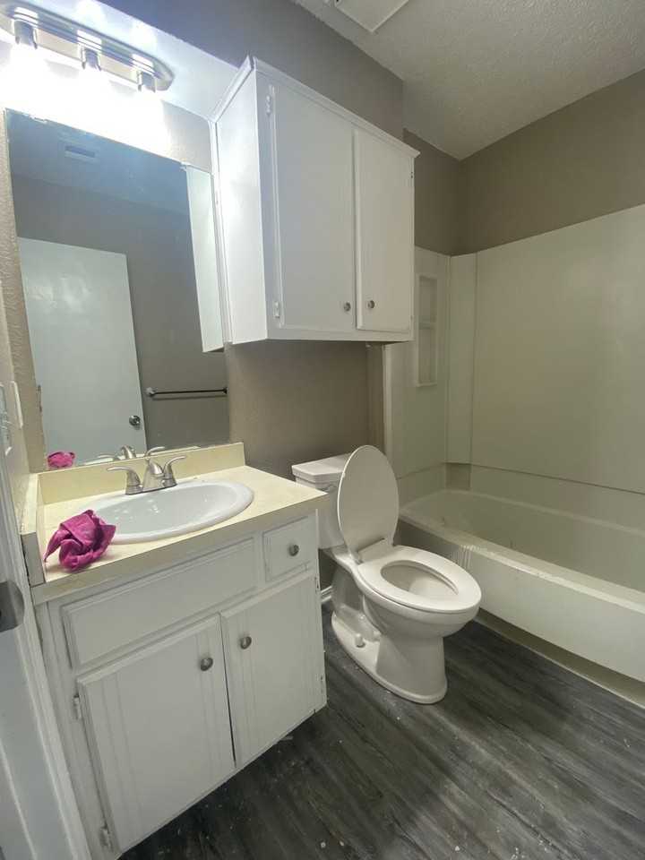 2620 Se 46th St - Photo 6 of 14