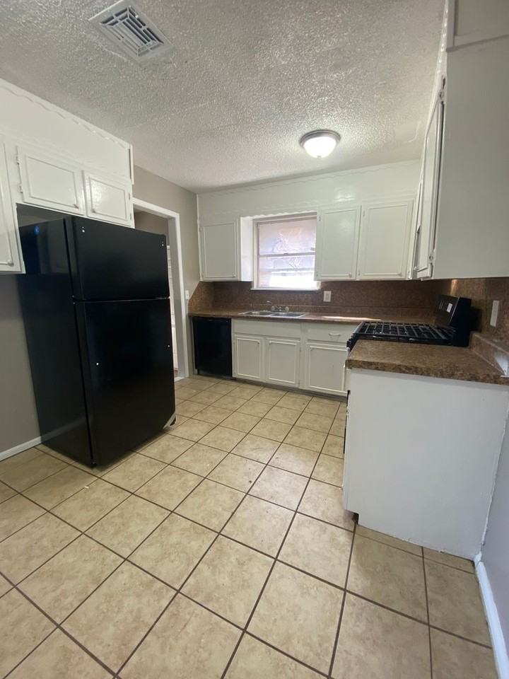 301 Nw 83rd St - Photo 2 of 13