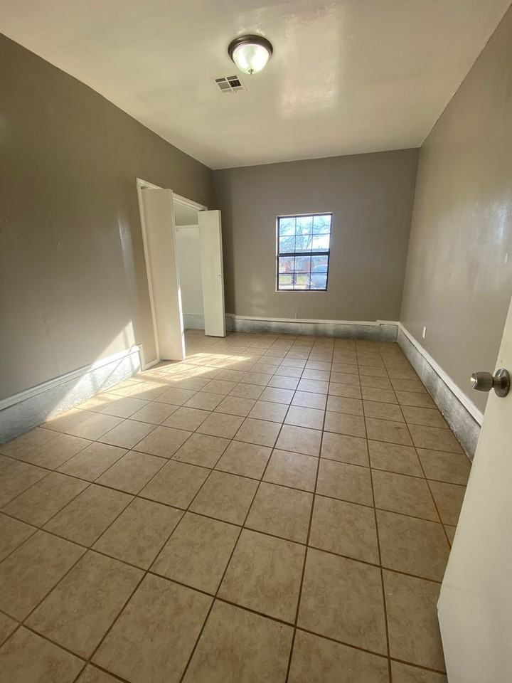 301 Nw 83rd St - Photo 4 of 13