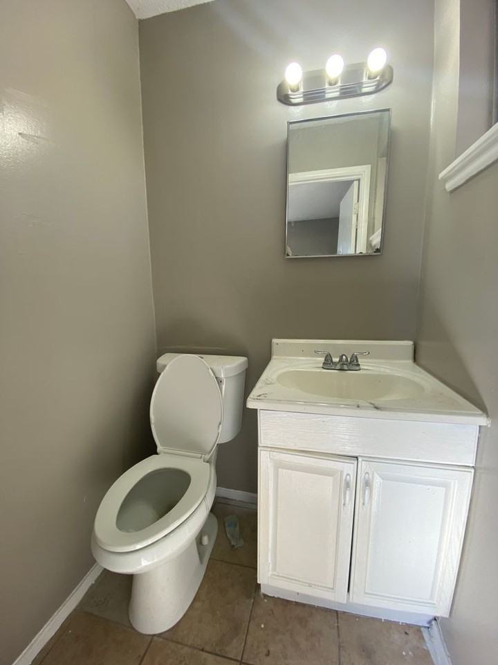 301 Nw 83rd St - Photo 6 of 13