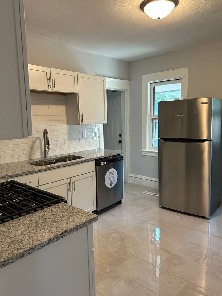2245 Johnson St Ne - Photo 4 of 10