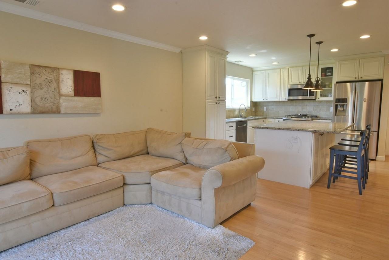 10510 Baywood Ct - Photo 6 of 18