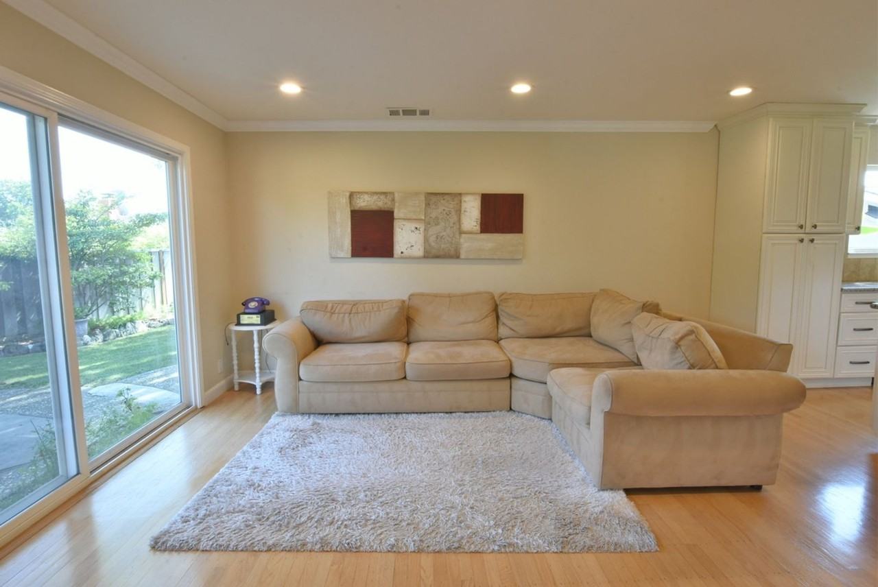 10510 Baywood Ct - Photo 7 of 18