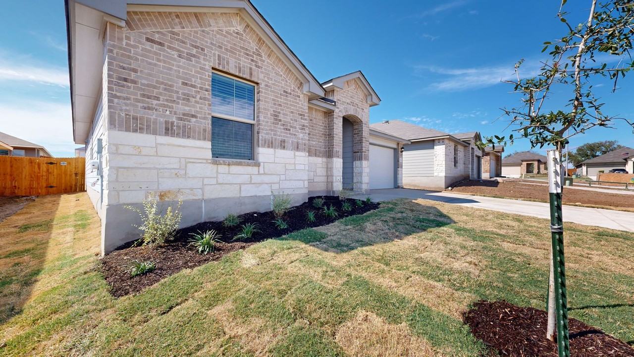 824 Chambray Dr - Photo 2 of 28