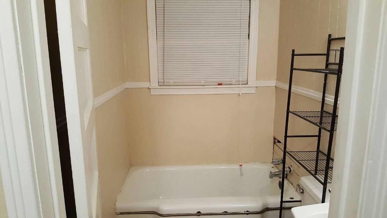 2501 Proctor Ave - Photo 2 of 6