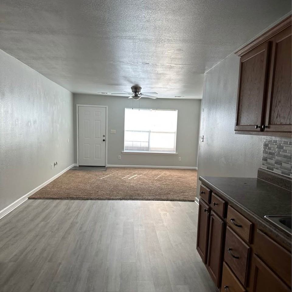 3205 Ludwig St - Photo 3 of 9